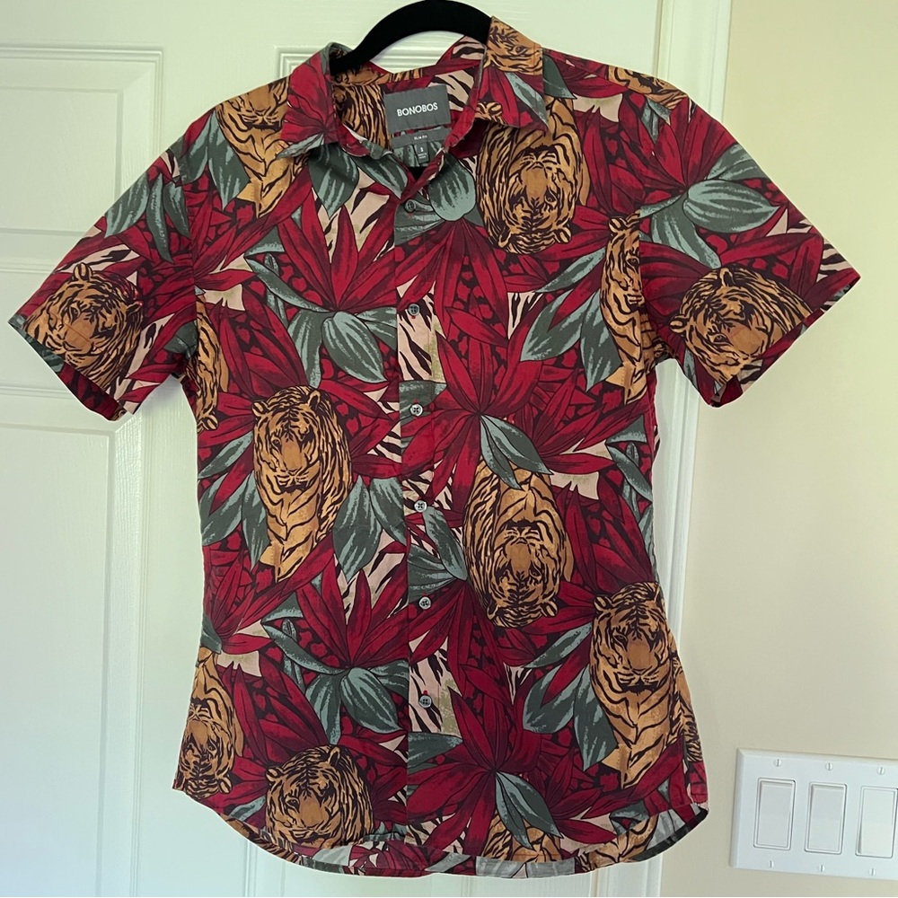 Bonobos Red and Green Tiger Print Shirt 100% cotton size small slim fit